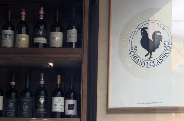 Bild 1 von 2: Der vielbesungene Chianti ist in der ganzen Welt bekannt. Sein Anbaugebiet liegt in einer Hügelkette im Herzen der Toskana.