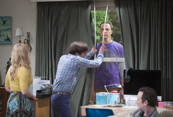 Bild 1 von 16: Als Amy mit Sheldon (Jim Parsons, 2.v.r.) Schluss macht, ist dieser sichtlich geschockt. Bernadette (Melissa Rauch, l.), Howard (Simon Helberg, 2.v.l.) und Stuart (Kevin Sussman, r.) sind wenig überrascht ...