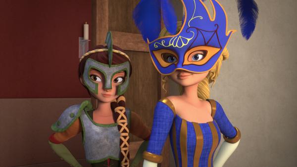 Bild 1 von 1: Lisa und Bianca gehen auf einen Maskenball.