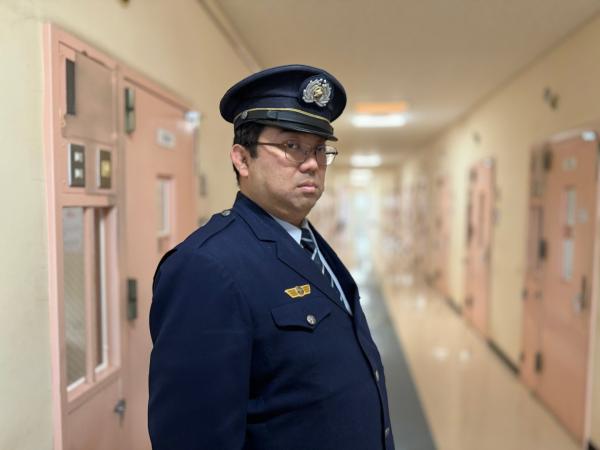 Bild 1 von 6: Ruhe und Ordnung: In Japans Gefängnissen ist selbst Sprechen nur selten erlaubt.