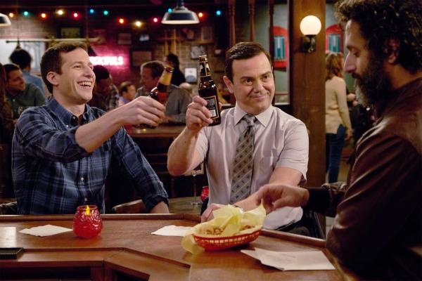 Bild 1 von 12: (v.l.n.r.) Jake Peralta (Andy Samberg); Charles Boyle (Joe Lo Truglio); Adrian Pimento (Jason Mantzoukas)