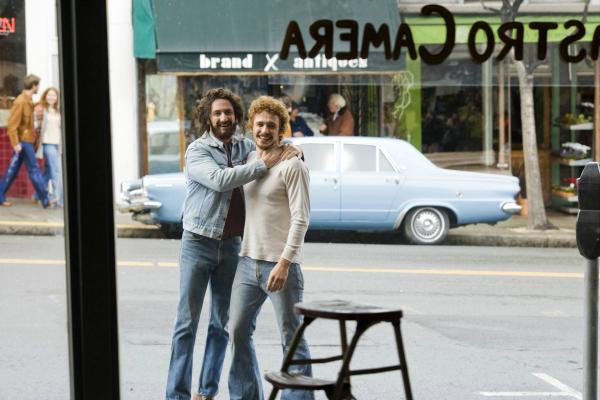 Bild 1 von 12: Anfang der Siebziger ziehen Harvey (Sean Penn, l.) und sein Freund Scott (James Franco, r.) nach San Francisco.