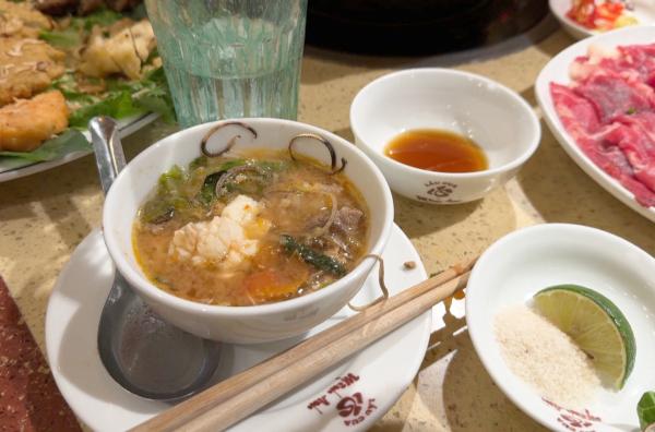 Bild 1 von 2: Das vietnamesische Fondue L?u