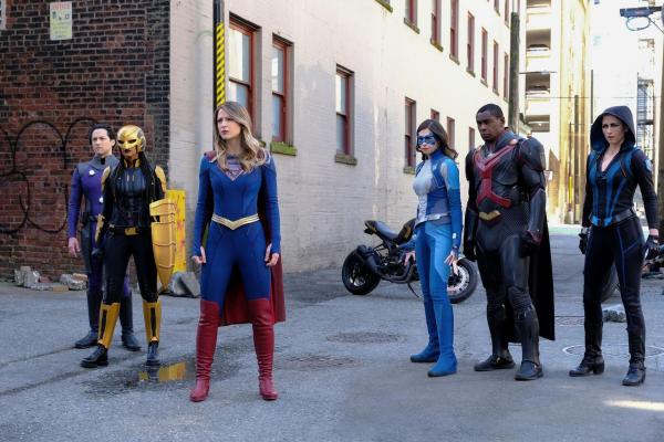 Bild 1 von 9: (v.l.n.r.) Brainiac-5 (Jesse Rath); Kelly Olsen alias Guardian (Azie Tesfai); Kara alias Supergirl (Melissa Benoist); Nia Nal alias Dreamer (Nicole Maines); Hank Henshaw alias J'onn J'onzz (David Harewood); Alex Danvers alias Sentinel (Chyler Leigh)