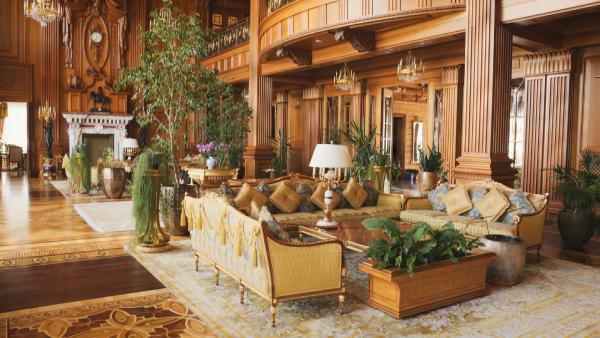 Bild 1 von 6: Die Villa mit luxuriöser Ausstattung wird nach Janukowitschs Sturz 2014 zum Symbol für Korruption und Vetternwirtschaft in der Ukraine.