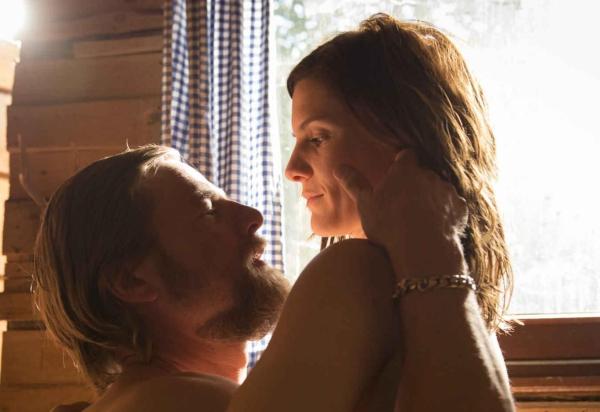 Bild 1 von 25: Als Mick (Henning Baum, l.) miterleben muss, wie die junge Motorradfahrerin Astrid (Christina Hecke, r.) von seinem Kollegen schikaniert wird, quittiert er ad hoc den Dienst und macht sich stattdessen einen schönen Nachmittag mit der selbstbewussten Sozialpädagogin ...