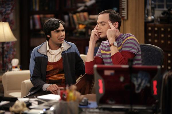 Bild 1 von 23: Während Penny und Leonard in Streit geraten, wollen Raj (Kunal Nayyar, l.) und Sheldon (Jim Parsons, r.) ausgehen, um eine Frau kennenzulernen ...