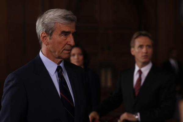 Bild 1 von 1: (l-r) San Waterston as D.A. Jack McCoy, Alana De La Garza as Asst. D.A. Connie Rubirosa, Linus Roache as A.D.A. Michael Cutter -- NBC