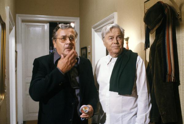 Bild 1 von 2: Im Bild (v.li.): Alfred Böhm (Waldemar Herzog), Hans Holt (Franz).