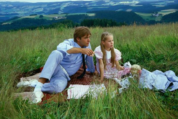 Bild 1 von 2: Udo (Sascha Hehn, l.) erweist sich als ein prima Vater für Angie (Angelika Reißner, r.).