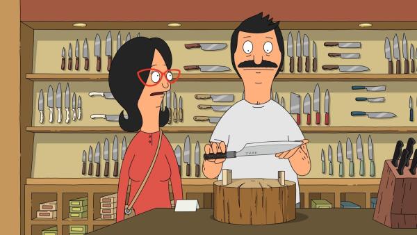 Bild 1 von 9: Linda (l.) ist geschockt, als sie erkennt, dass Bob (r.) von seinem neu gekauften Messer wie besessen ist ...