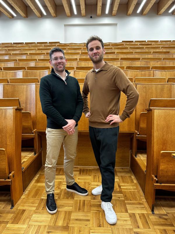 Bild 1 von 13: Leon Windscheid (r.) mit Thomas Curran (l.), Associate Professor der London School of Economics