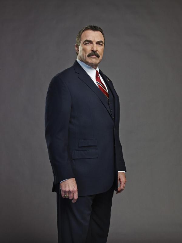 Bild 1 von 8: (4. Staffel) - Schon sein Vater Henry hatte den Job als New Yorker Polizei Chef ehe er in Ruhestand ging. Für Frank (Tom Selleck) ist es eine Ehre, in seine Fußstapfen treten zu können ...