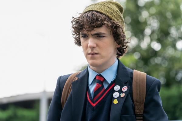 Bild 1 von 3: Tom Harris (Brenock O'Connor) ist verärgert über sich selbst. Er kann nicht mit Mädchen umgehen, da ihm der Mut fehlt.