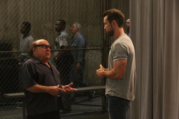 Bild 1 von 8: Frank Reynolds (Danny DeVito, l.); Mac (Rob McElhenney, r.)