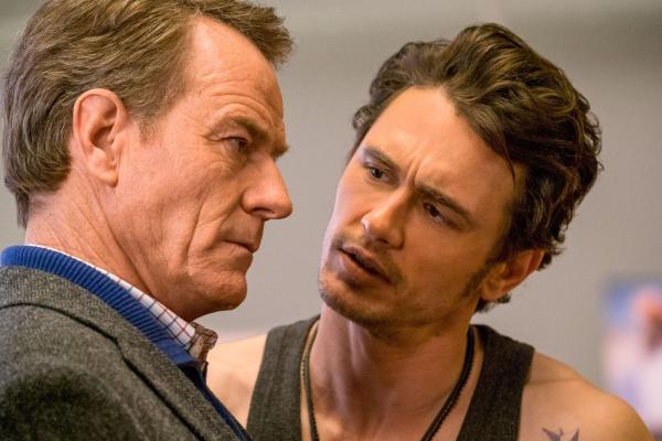 Bild 1 von 8: Der liebevolle, aber überfürsorgliche Ned (Bryan Cranston, l.) trifft bei seinem Familien-Weihnachtsurlaub auf seinen größten Albtraum, den Silicon Valley Milliardär Laird (James Franco, r.), der ausgerechnet mit seiner Tochter zusammen ist ...