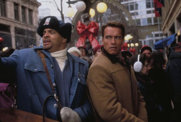 Bild 1 von 4: Myron Larabee (Sinbad, l.); Howard Langston (Arnold Schwarzenegger, r.)