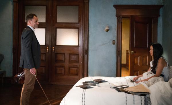 Bild 1 von 14: Nichts ist, wie es scheint: Joan (Lucy Liu, r.) und Holmes (Jonny Lee Miller, l.) auf der Suche nach einer entführten Frau ...