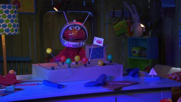Bild 1 von 2: Elmo hebt ab!