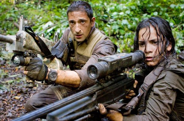 Bild 1 von 8: Auf dem fernen Planeten mit den unendlich vielen erbarmungslosen, nahezu unbesiegbaren Aliens beginnt für Royce (Adrien Brody, l.) und Isabelle (Alice Braga, r.) ein gnadenloser Kampf ums Überleben ...
