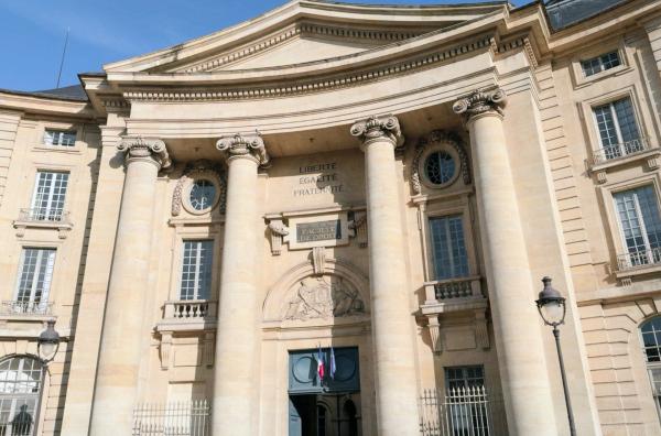 Bild 1 von 6: Die juristische Fakultät der Sorbonne an der Place du Panthéon