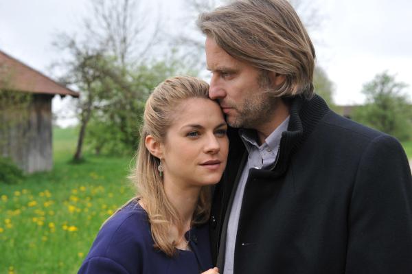 Bild 1 von 10: Marlene (Lucy Scherer, l.); Michael (Erich Altenkopf, r.)