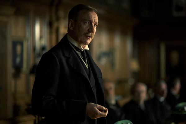 Bild 1 von 12: Sir Patrick (David Thewlis)