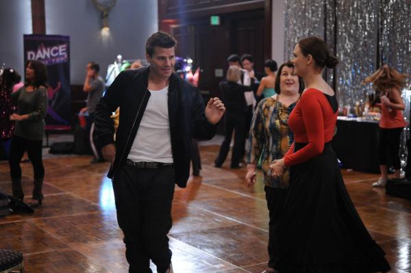 Bild 1 von 6: Seeley Booth (David Boreanaz, l.); Temperance Brennan (Emily Deschanel, r.)
