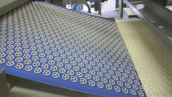 Bild 1 von 2: Die württembergische Brezelfabrik Huober stellt Snack-Brezeln in verschiedensten Geschmacksrichtungen und Größen her.