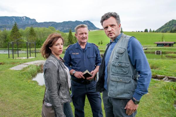 Bild 1 von 23: Im Bild (v.li.): Julia Cencig (Nina Pokorny), Ferry Öllinger (Kroisleitner), Roland Silbernagel (Markus Oberlechner).