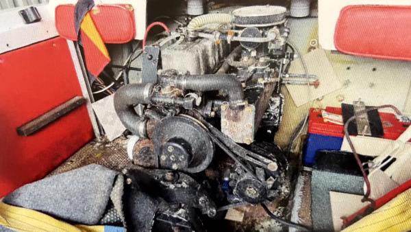 Bild 1 von 8: Der Motorblock und Motorraum des gesunkenen Motorbootes ist für die Kriminaltechniker von besonderer Bedeutung.