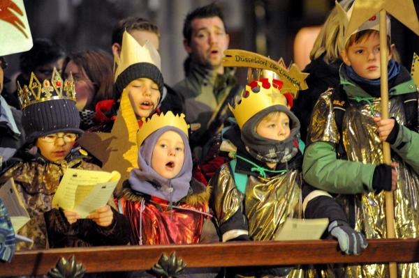 Bild 1 von 18: Im Bild: Aussendung der kleinen Könige: In jedem Jahr treffen sich Hunderte von Kleinen Königen im Kölner Dom.