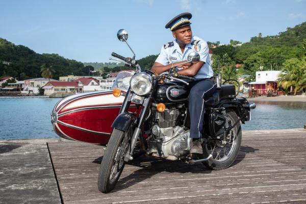Bild 1 von 13: Im Bild: Tobi Bakare (Officer Jean-Pierre Hopper).