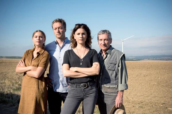 Bild 1 von 6: Das Ermittlungsteam: Lisa (Jeanne Goursaud), Freddy Breyer (Robin Sondermann), Kriminalkommissarin Judith Mohr (Christina Hecke) und Kommissar Zerner (Rudolf Kowalski, v.l.)