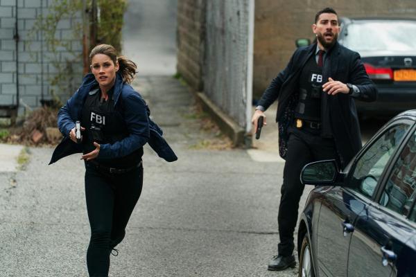 Bild 1 von 20: Maggie Bell (Missy Peregrym, l.) Omar Adom OA Zidan (Zeeko Zaki, r.)