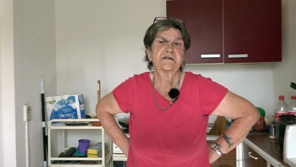 Bild 1 von 2: Rentnerin Regina ist gerade in einer finanziellen Notlage. Durch die gestiegenen Gaspreise und der Inflation ist die Miete der 69-Jährigen in die Höhe geschnellt..