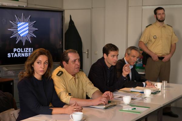 Bild 1 von 21: Pressekonferenz zur Entführung der Sisi. Von links: Rita Weilinger (Ulrike C. Tscharre), Lu Reinhold (Andreas Giebel), Timo Senst (Florian Stetter) und Gerd Sinnern (Hannes Jaenicke).