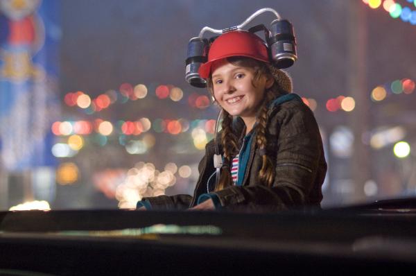 Bild 1 von 19: Wichita und ihre Schwester Little Rock (Abigail Breslin) wollen unbedingt nach Kalifornien, weil dort angeblich keine Zombies ihr Unwesen treiben. Und um dorthin zu kommen, ist ihnen jedes Mittel recht ...