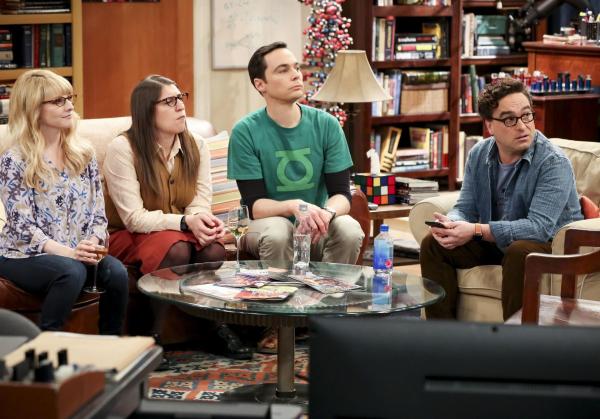 Bild 1 von 10: (v.l.n.r.) Bernadette (Melissa Rauch); Amy Farrah Fowler (Mayim Bialik); Sheldon Cooper (Jim Parsons); Leonard Hofstadter (Johnny Galecki)