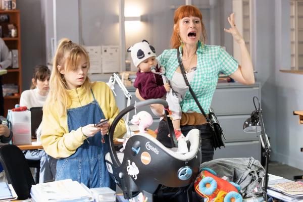 Bild 1 von 5: Théa (Cypriane Gardin, l.); Morgane Alvaro (Audrey Fleurot, r.)
