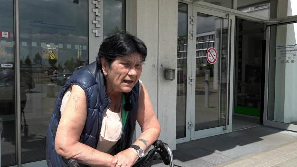 Bild 1 von 2: Gesundheitliche Baustellen machen Reginas Leben schwer.