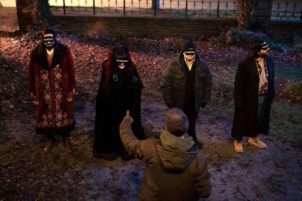 Bild 1 von 6: (v.l.n.r.) Nandor (Kayvan Novak); Nadja (Anastasia Demetriou); Guillermo (Harvey Guillén); Laszlo (Matt Berry)