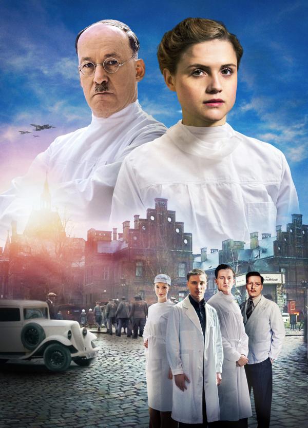 Bild 1 von 2: v.l.n.r. 1. Reihe: Margot Sauerbruch (Luise Wolfram), Otto Marquardt (Jannik Schümann), Dr. Artur Waldhausen (Artjom Gilz), Martin Gruber (Jacob Matschenz). 2. Reihe: Prof. Ferdinand Sauerbruch (Ulrich Noethen) Anni Waldhausen (Mala Emde).