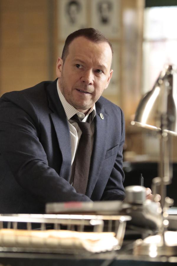 Bild 1 von 6: Danny (Donnie Wahlberg) ermittelt in einem brutalen Raubüberfall. Offenbar wurde das Opfer in eine heimtückische Sexfalle gelockt ...