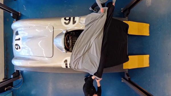 Bild 1 von 3: Der Mercedes W196 auf dem Prüfstand im Mercedes-Benz Classic Center.