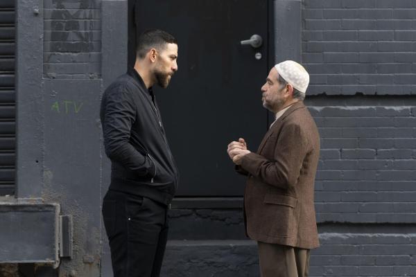 Bild 1 von 7: FBI SA Omar Adom 'OA' Zidan (Zeeko Zaki, l.); Imam (Leonid Citer, r.)