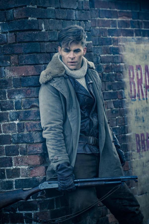 Bild 1 von 12: Steve Trevor (Chris Pine)