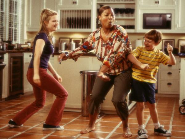 Bild 1 von 19: Recht schnell gelingt es Charlene (Queen Latifah, M.), Sarah (Kimberly J. Brown, l.) und Georgey (Angus T. Jones, r.) für sich zu gewinnen ...