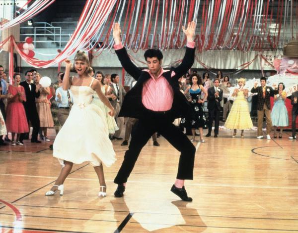 Bild 1 von 4: Sandy (Olivia Newton-John, l.) und Danny (John Travolta, r.) sind die ungekrönten Könige des Tanzparketts ...