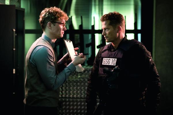 Bild 1 von 10: Theo Ransoff (Matthias Schweighöfer, l.); Luke Steiner (Til Schweiger, r.)